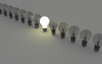 light-bulbs-1125016_1920
